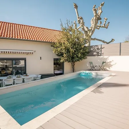 Jardin Des Forts Avec Piscine, 2 Et Climatisation Proche De Lyon Caluire-et-Cuire