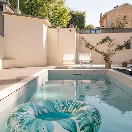 Jardin Des Forts Avec Piscine, 2 Et Climatisation Proche De Lyon Villa