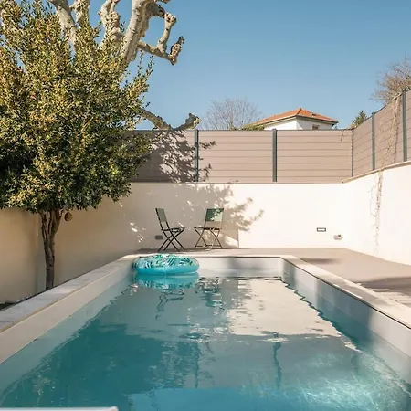 Jardin Des Forts Avec Piscine, 2 Et Climatisation Proche De Lyon Villa